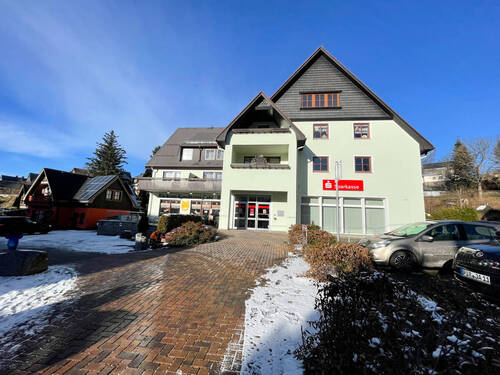 Objektansicht mit Parkplatz - Büro in Seiffen/Erzgebirge