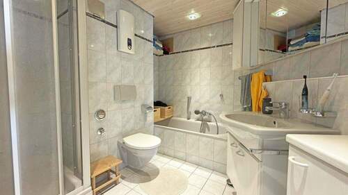 Bad - 3 Zimmer Etagenwohnung in Schönaich