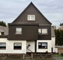 Mandeln: gepflegtes Einfamilienhaus mit großer Scheune - Dietzhölztal / Mandeln