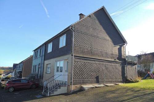 Seitenansicht - 8 Zimmer Mehrfamilienhaus, Wohnhaus zum Kaufen in Daaden VG