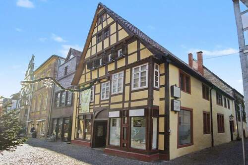01 Haus - Wohn und Geschäftshaus in bester Innenstadtlage von Lemgo mit Balkon und 2 Stellplätzen