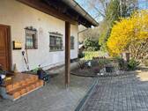 überdachter Eingang - 7 Zimmer Mehrfamilienhaus, Wohnhaus in Horheim