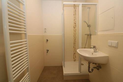 Bad mit Dusche - Die heißen Tage können kommen...3-RW mit Dusche u. Balkon!