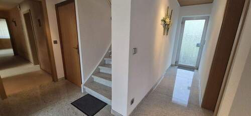 Eingangsbereich mit Gartenzuga - 