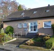 Behagliche und gut ausgestattete Doppelhaushälfte als Einfamilienhaus mit zwei Garagen und schönem Garten, sehr ruhige Lage! - Wegberg Busch