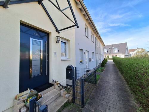 Hauseingang - Reihenendhaus mit 158,00 m² in Altdorf bei Nürnberg zum Kaufen