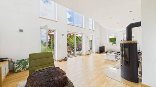 Wohnzimmer.jpg - 4 Zimmer Einfamilienhaus zum Kaufen in Vilgertshofen