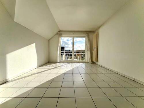 Lichtdurchfluteter Wohnbereich - 3 Zimmer Etagenwohnung in Kelkheim (Taunus)