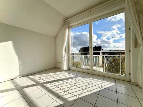 Lichtdurchfluteter Wohnbereich - Etagenwohnung mit 73,20 m&sup2; in Kelkheim (Taunus) zum Kaufen