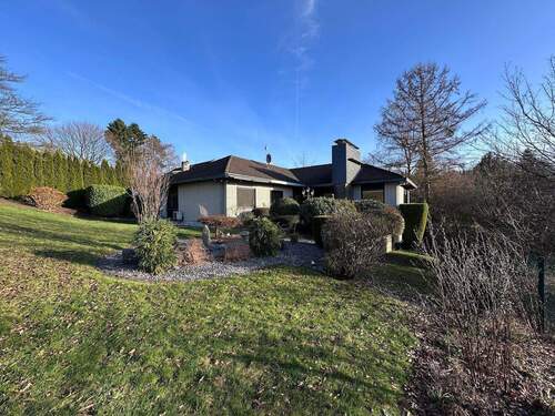 Garten-Blick auf das Haus - 