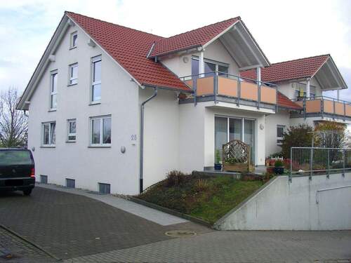 Außenansicht 1 - Schöne 4-Zi.-Whg. mit Balkon + EBK in Öschelbronn