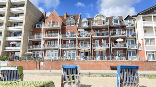 Ansicht von der Promenade und Strand - Etagenwohnung mit 35,00 m&sup2; in Wyk zum Kaufen