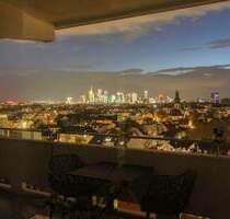 Skylineblick im 10. OG: Stilvoll modernisierte 2-Zimmer-Wohnung in Top-Lage Frankfurt - Frankfurt am Main Bornheim