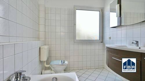 Bad mit Badewanne - 