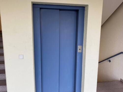 Aufzug - Büro in Leonberg zur Miete