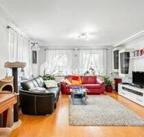 Großzügiges, modernes MFH mit Garten! Ideal als Mehrgenerationenhaus und zum Wohnen + Arbeiten - Engstingen Kleinengstingen