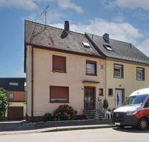 Charmante Doppelhaushälfte mit Um- und Ausbaupotential in 79183 Waldkirch