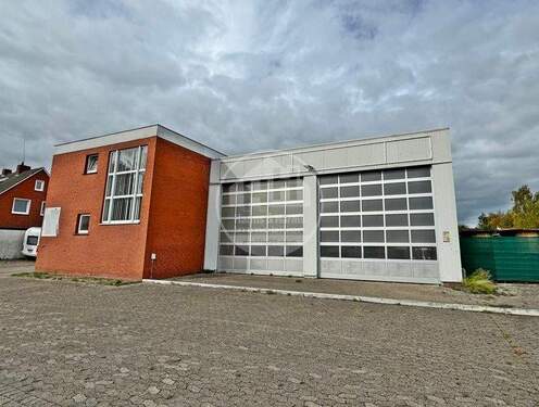 Außen vorne - Gewerbehallen mit Büroräumen in bester Lage