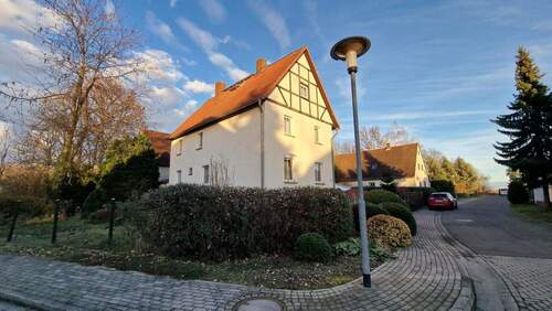 Hausansicht - 5 Zimmer Einfamilienhaus zum Kaufen in Neukieritzsch