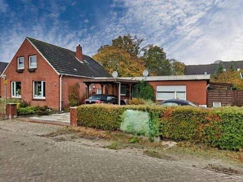 Straßenansicht - Zweifamilienhaus in Leer: Zentrale Lage, zwei Einheiten, gute Mieteinnahmen