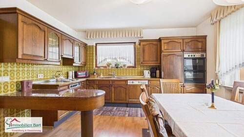 EG - Einbauküche - 9 Zimmer Einfamilienhaus in Orscholz