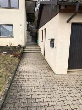 Zugang zum Haus - 3 Zimmer Etagenwohnung zur Miete in Gechingen