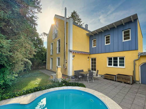 Bild 1 - Großzügig wohnen auf drei Ebenen - gepflegtes Einfamilienhaus mit Pool, Werkstatt & Stüberl