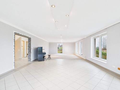 Zimmer - Einfamilienhaus mit 276,00 m&sup2; in Bornhöved zur Miete