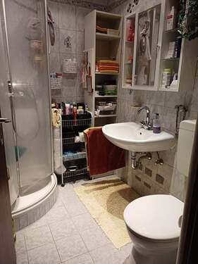 Duschbad und WC - 