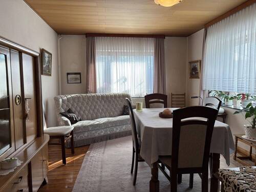 Blick ins Wohnzimmer - 