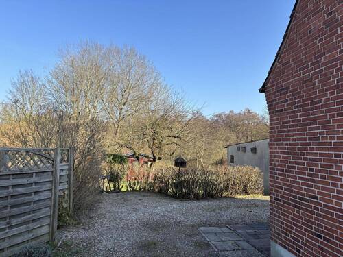 Auffahrt neben dem Haus - 