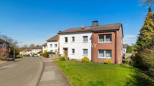 Außenansicht 2 - Haus zum ETW-Preis: Zweifamilienhaus mit Wohnrecht im OG - EG sofort verfügbar mit großem Garten