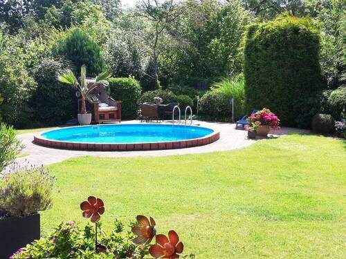 Poolansicht - 6 Zimmer Einfamilienhaus in Wolfsburg