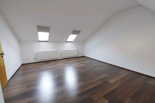 Arbeitszimmer DG - 5 Zimmer Etagenwohnung in Lage