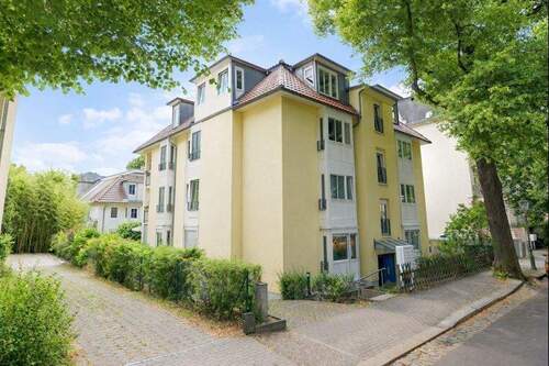 Straßenansicht - Ihre Eigentumswohnung mit Komfort: 4 Zimmer, zwei Bäder und private Terrasse