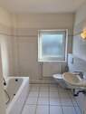 helles Vollbad mit Fenster - 