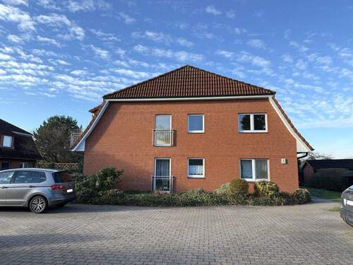 Seitenansicht mit Stellplätzen - 