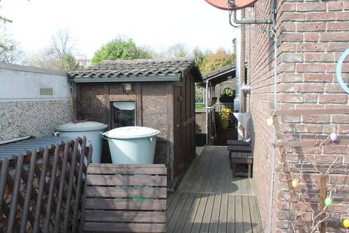 Kellerausgang und Gartenhaus - 
