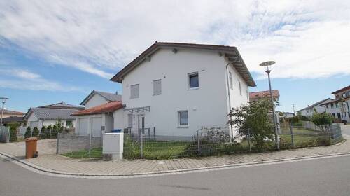 Ansicht - Neuwertige, kleine Doppelhaushälfte mit Garage