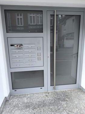 Haustür - 6 Zimmer Etagenwohnung zum Kaufen in Essen