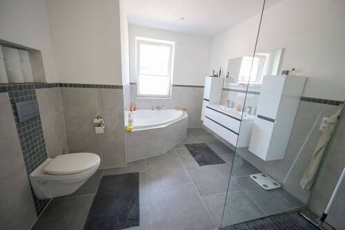 c02e1153-cbfc-4b96-bf09-7257cca408c7 - 