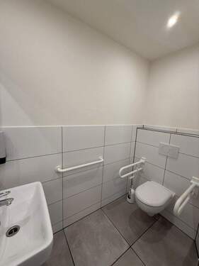 Behindertentoilette - 