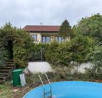 Potenzial für Großes - Sanierungsbedürftiges EFH und Baugrundstück mit einzigartiger Hanglage - Emskirchen