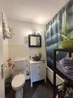 Badezimmer 1. OG - Etagenwohnung mit 97,60 m&sup2; in Lübeck zum Kaufen