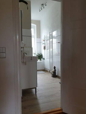 Tageslichtbad mit Badewanne - 