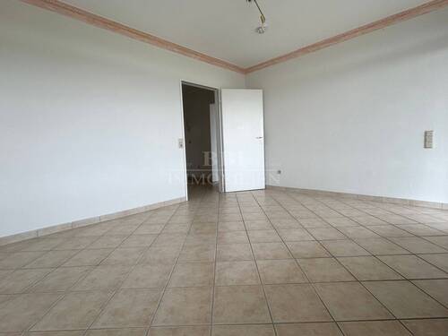 ... mit Zugang zum großen Balkon - 