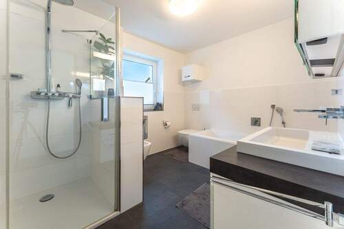 Tagelichtbad UG mit Badewanne - 