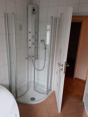 Bad u. Dusche IMG-20260209-WA0015 (002).jpg - 4 Zimmer Etagenwohnung zum Kaufen in Weissach im Tal