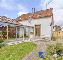 ** Dornröschen (leicht lädiert) ** sucht Prinzenfamilie! EFH in HausHof-Bauweise) - Ludwigshafen am Rhein Maudach