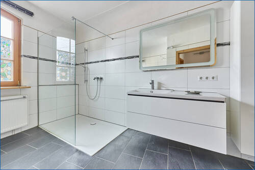 Badezimmer - Einfamilienhaus mit 128,00 m&sup2; in Ludwigshafen am Rhein zum Kaufen